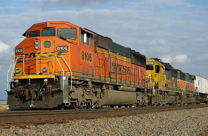 BNSF 8106 at West Fargo.jpg